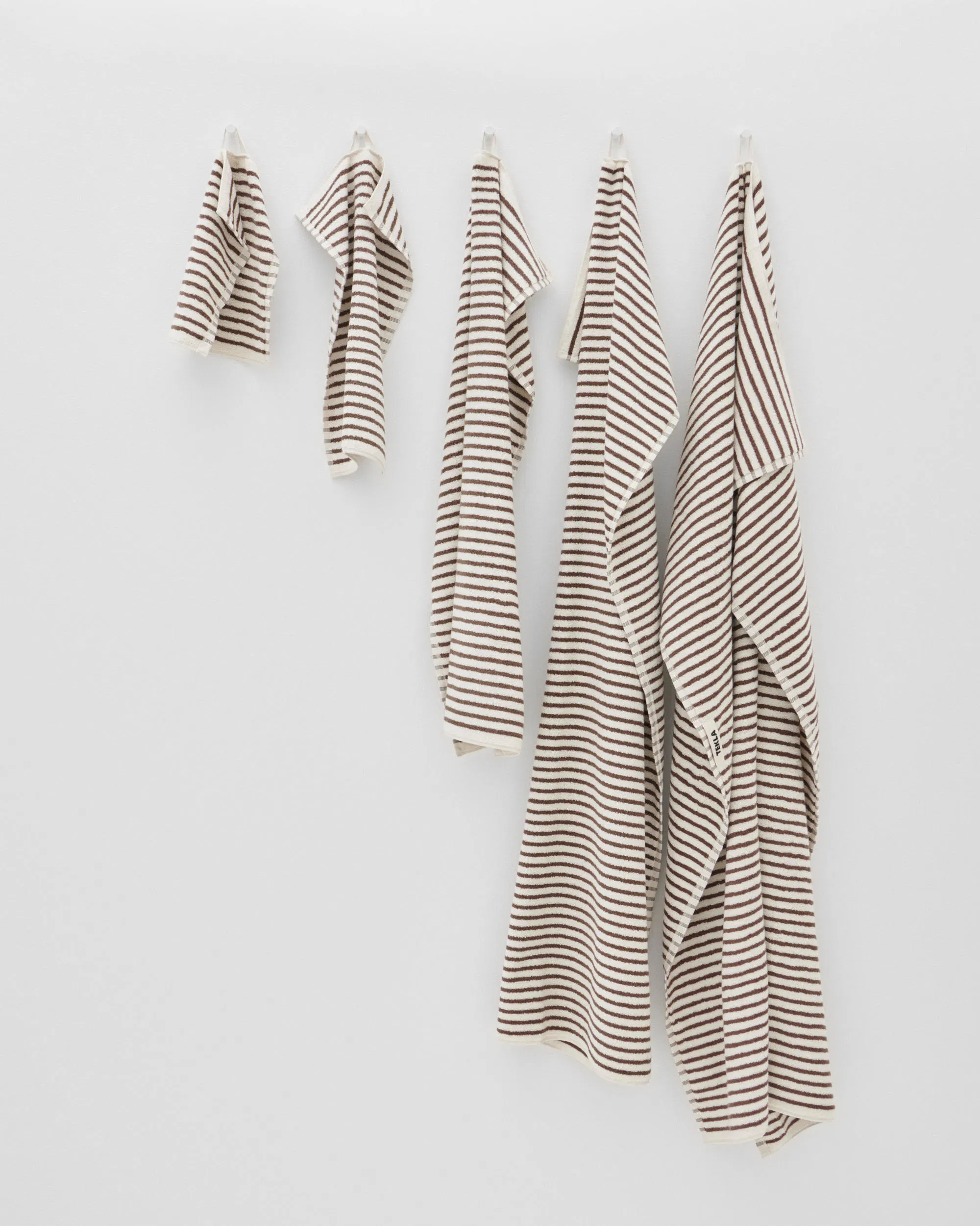 220905_TEKLA_Packshots_iiii_04_Terry_Hanging_Kodiak_stripes_0247.webp